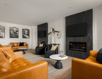 Stylish Lounge with Retro-Modern Decor Stylish Lounge with Retro-Modern Decor